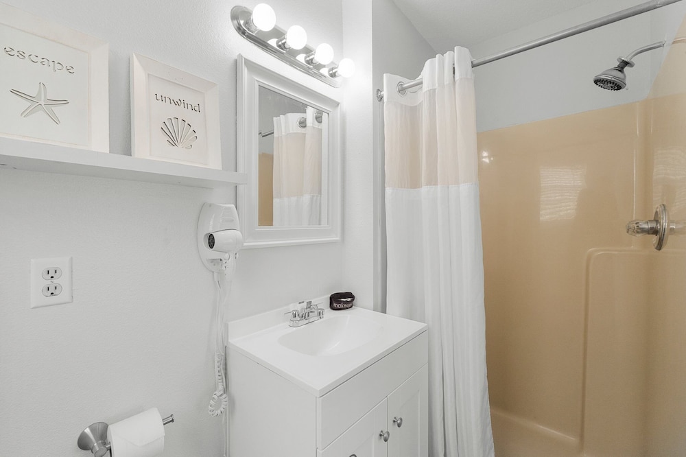 6402 Beach Dr - Seabatical B view 2