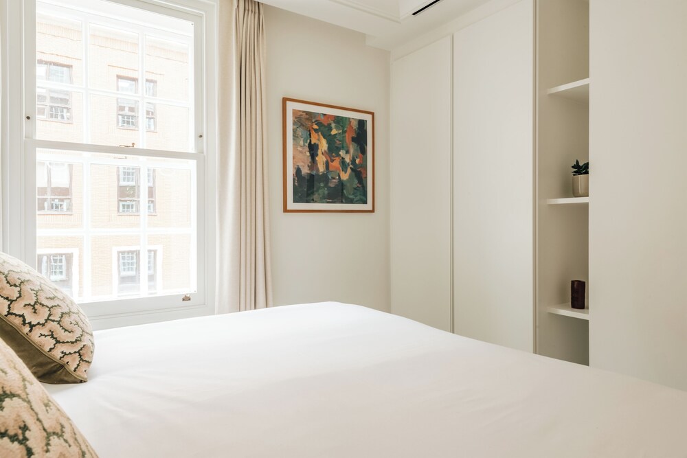 Claridge House by SLO