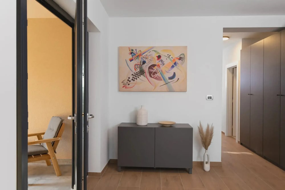 Photinia in Labin With 3 Bedrooms and 1 Bathrooms