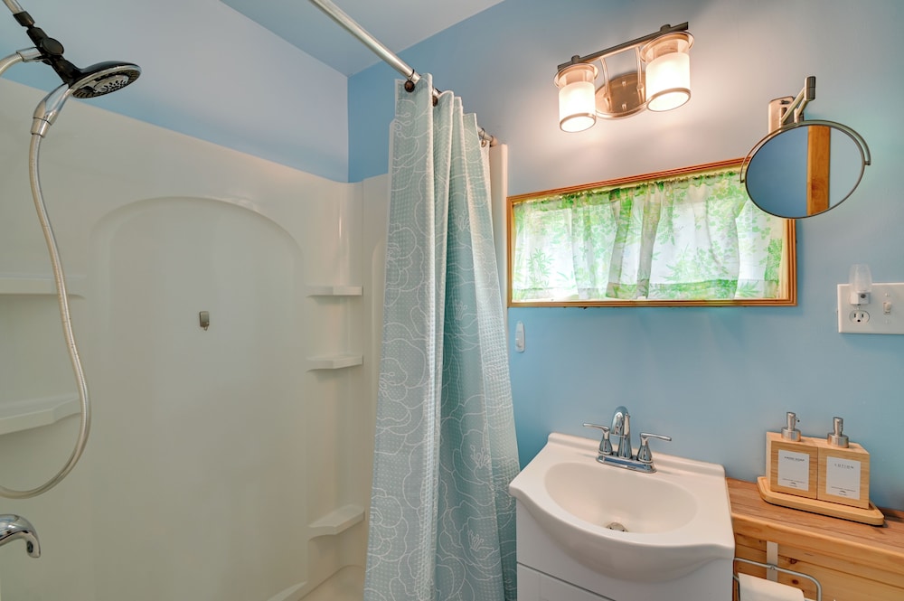 Cozy Catskills Studio Rental w/ Mountain Views!