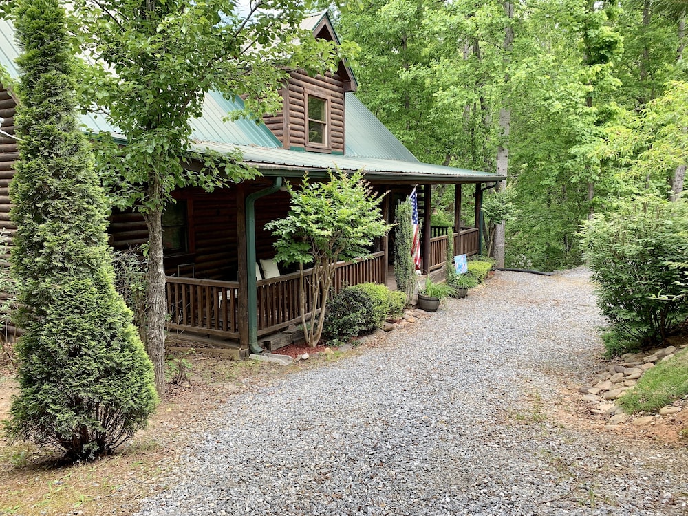 Vacation Cabin In Lake Lure - Mirror Lake - Great Family Space! W-fi 3 Bedroom Cabin by Sunscape Property Management view 4