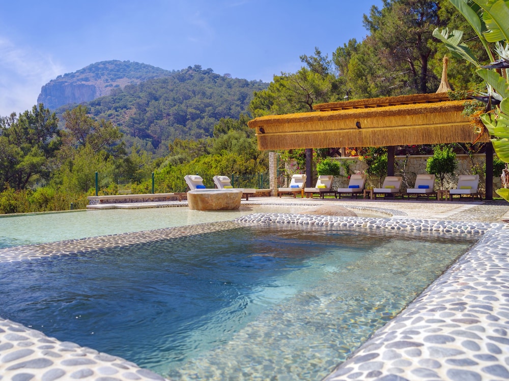 Private Island-Style Ultra Luxury Villa Estate