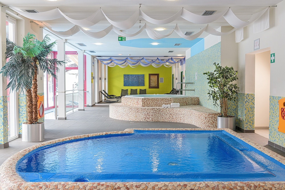 Beautiful Apartment in Viehhofen With hot tub