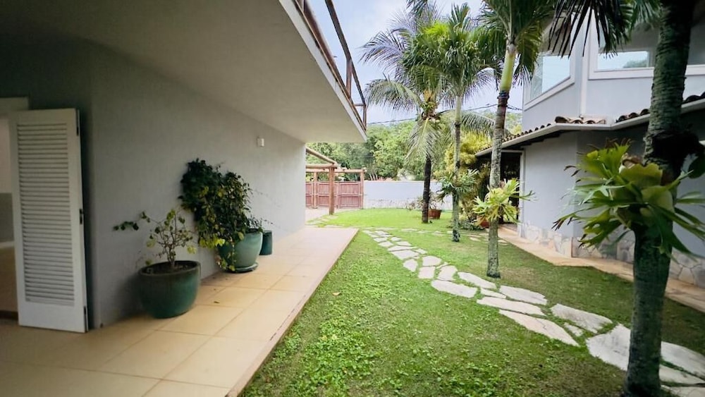 Jolly Praia de Tucuns e Hospedagem