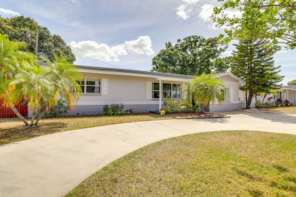 Sunny Kenneth City Vacation Rental w/ Private Pool view 4