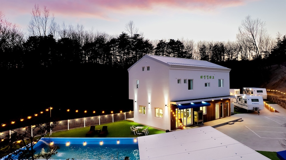 Gangneung Pinehill Park Pension&caravan