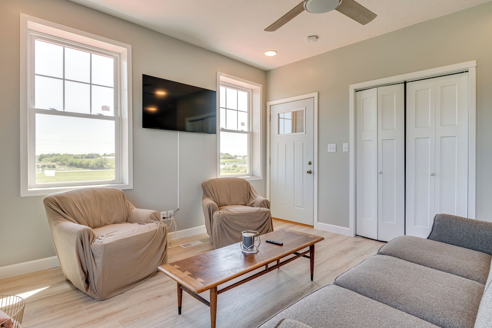Pet-friendly Countryside Retreat in Whiteland!