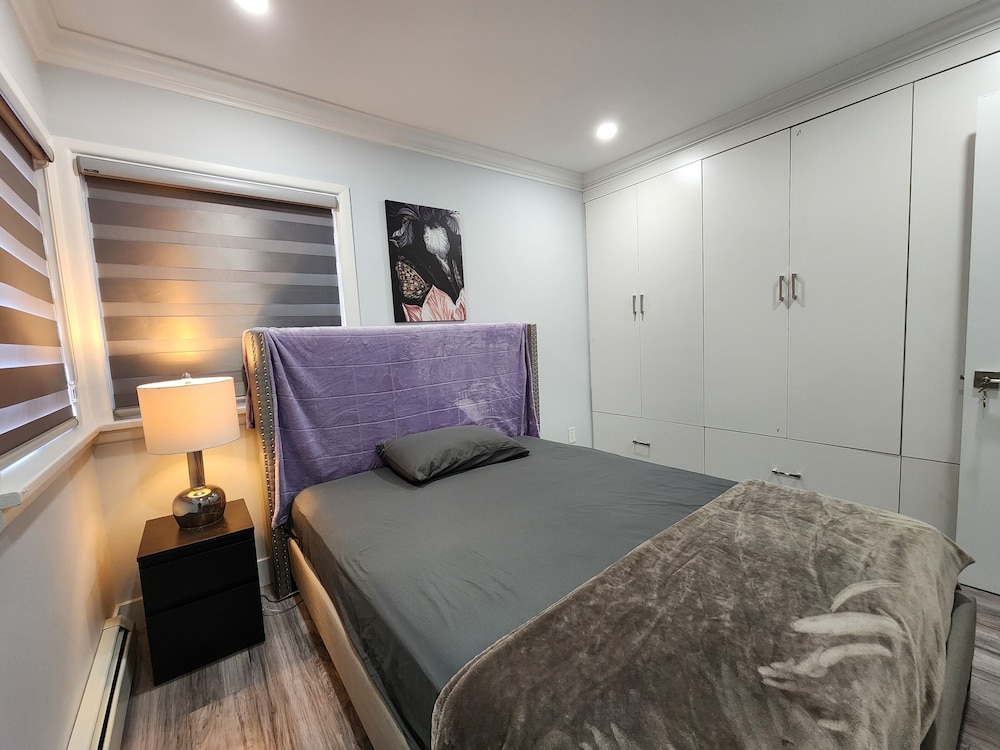 Surrey Vacations - Sarla Villa Surrey - Property Image 3