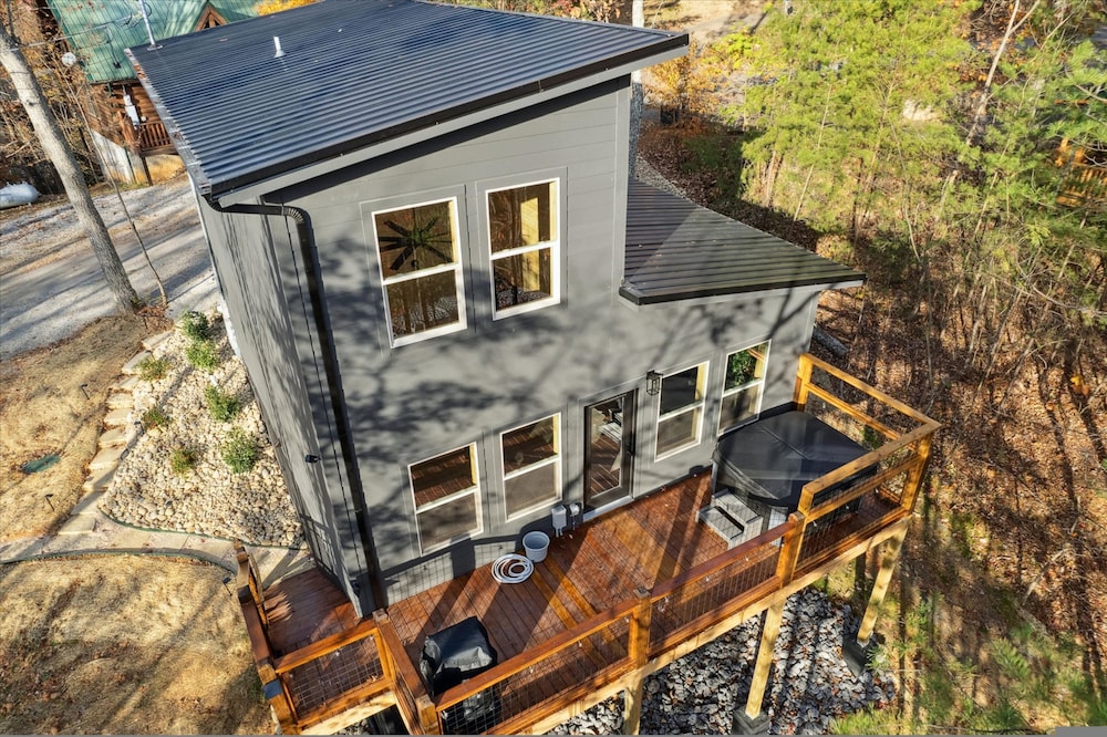2 Brand New Cabins for Family Retreat
