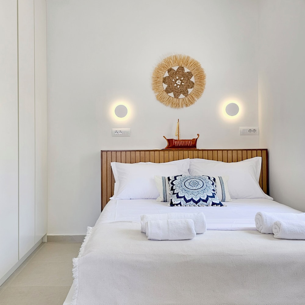 Ares Beachfront Luxury Rooms