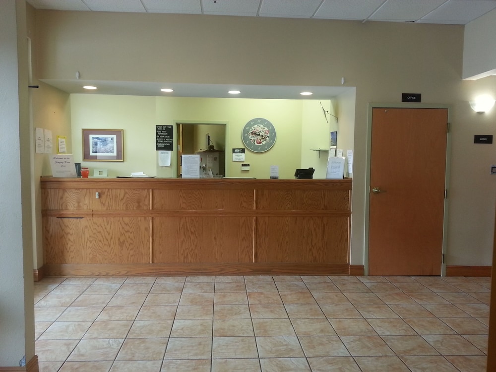 Super 8 by Wyndham Pascagoula view 3