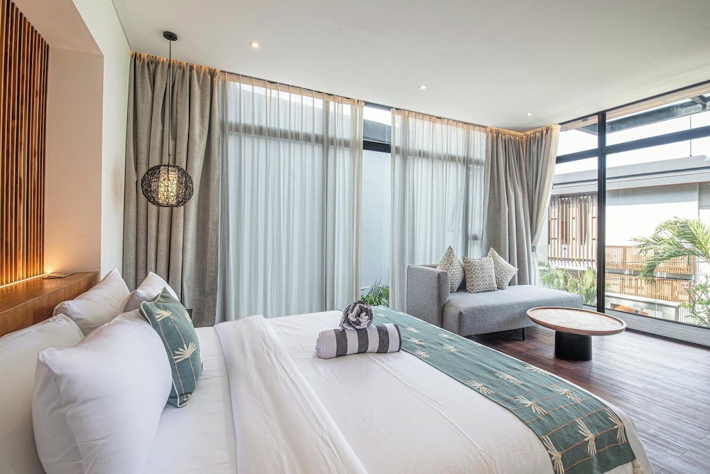 Elegant 6BR Canggu Retreat Just 400m to the Ocean