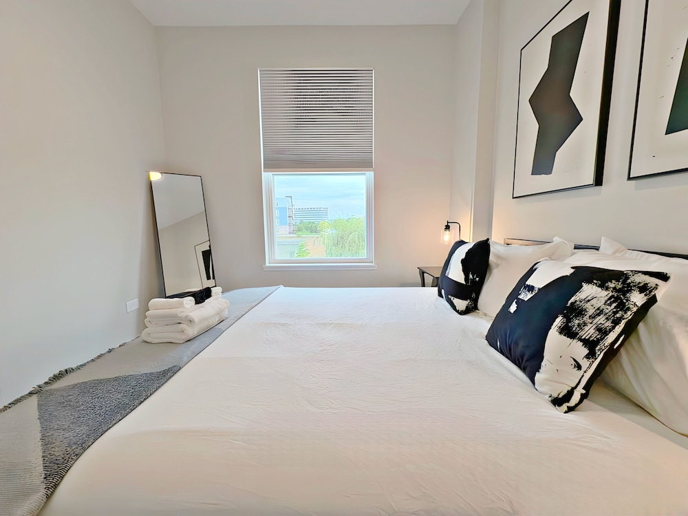 Modern 4BR with Parking - WV rep 4