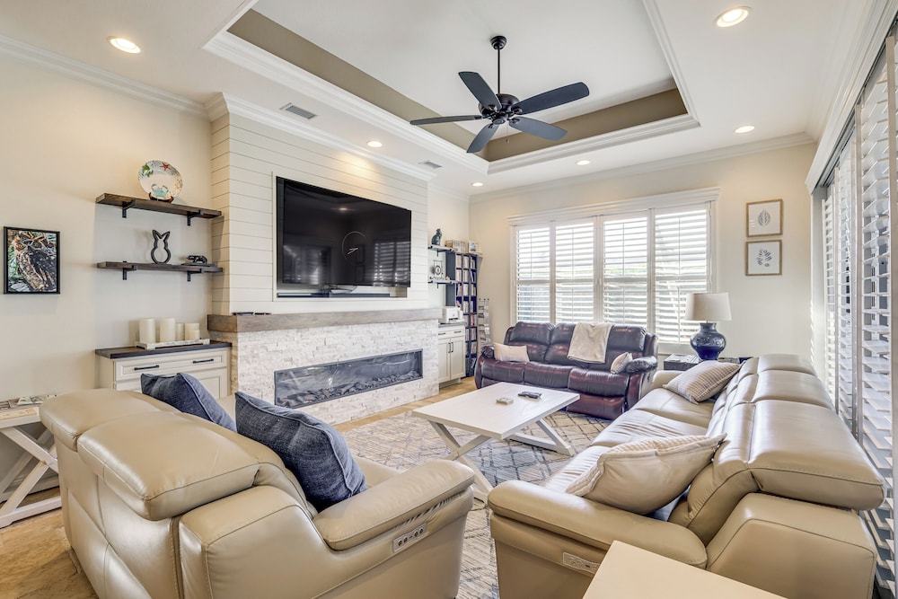 3 Mi to Bonita Beach: Outdoor Oasis w/ Pool & Spa!