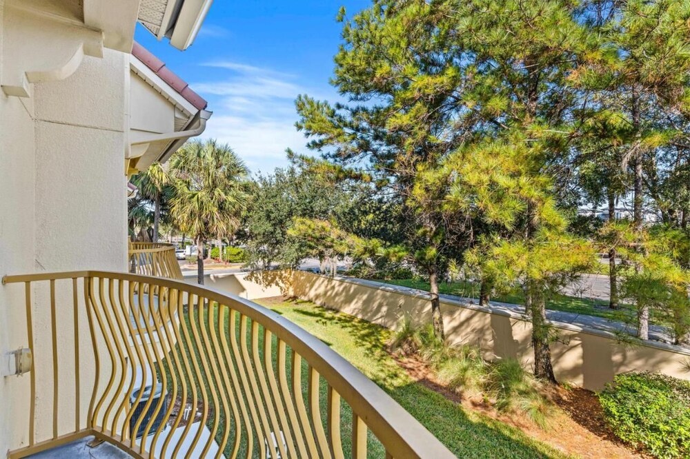 Vista Cay Swanky