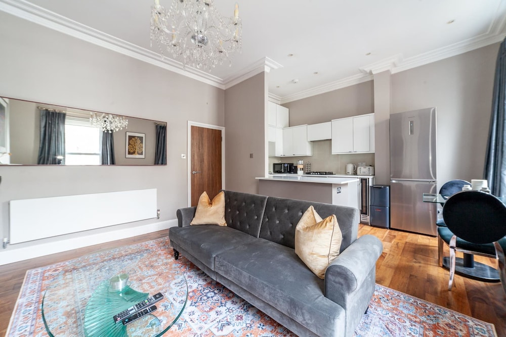 Elegant Chelsea Hideaway