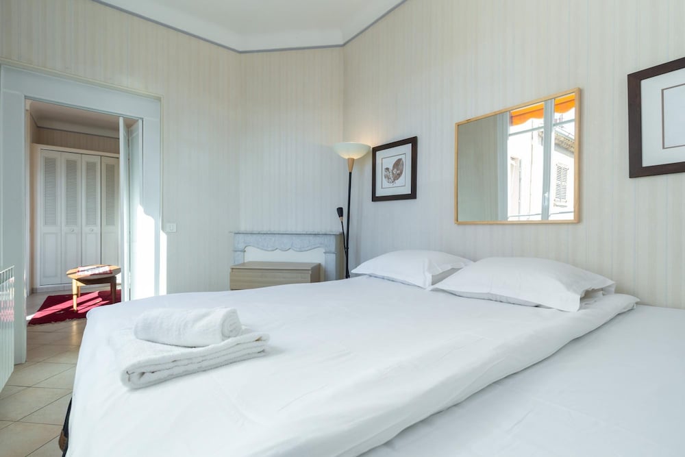 Three Bedroom two Bathroom Apartment in Center of Cannes on Quiet Street Minutes From the Palais - 2002