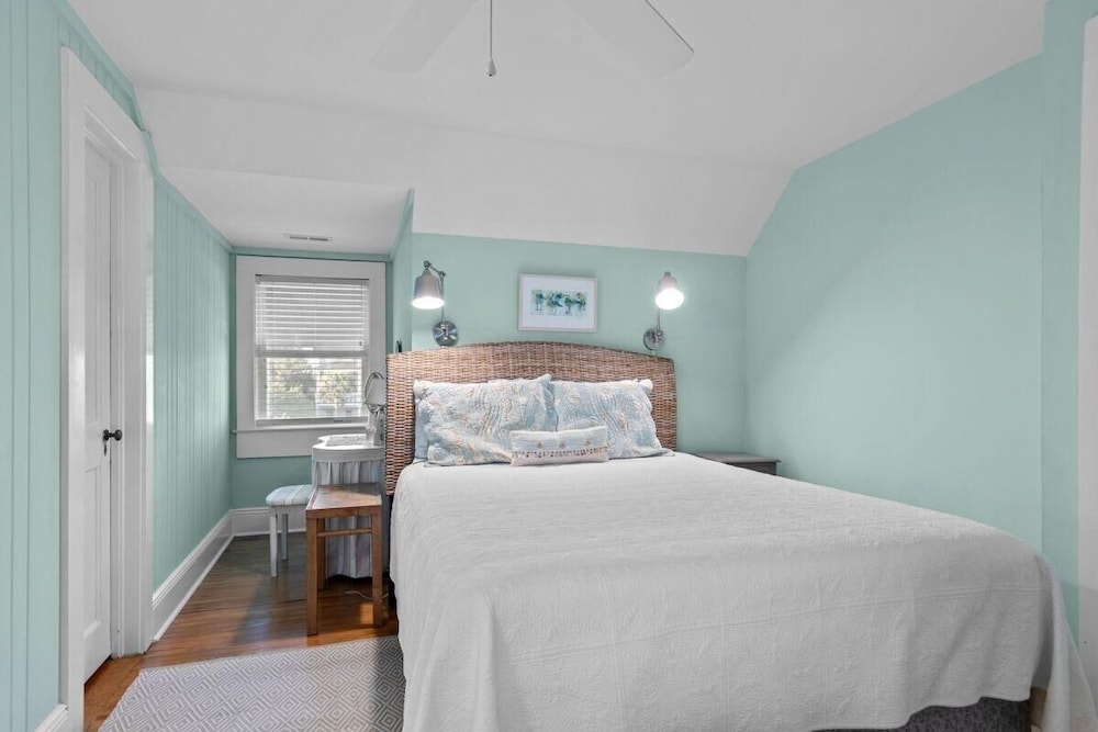 Sutton Cottage 5 Bedroom Home