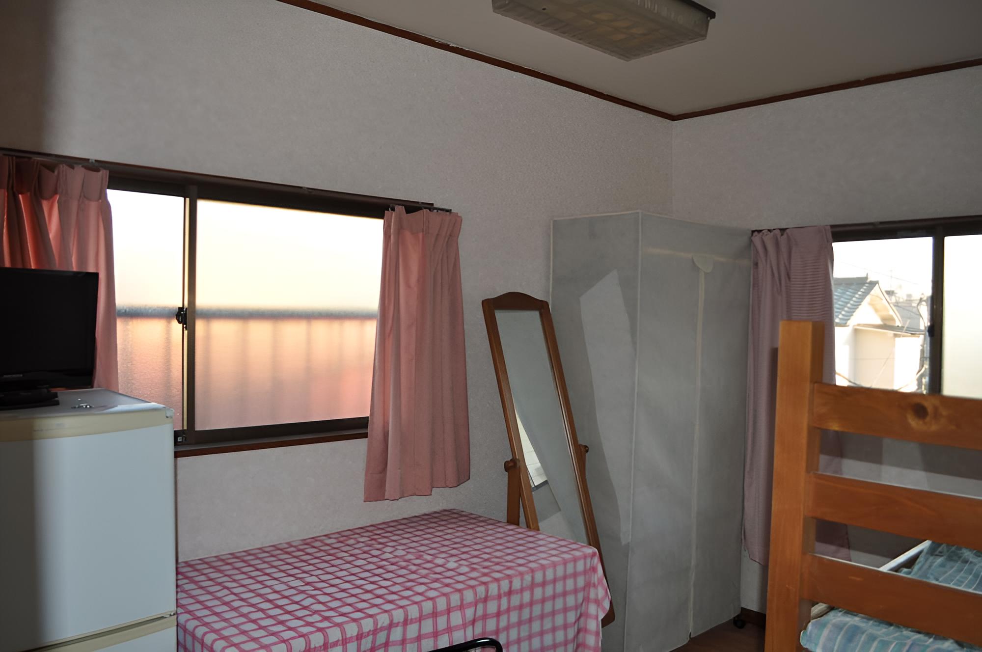 Ofu Jyoshi Kaikan 1st building - Caters to Women