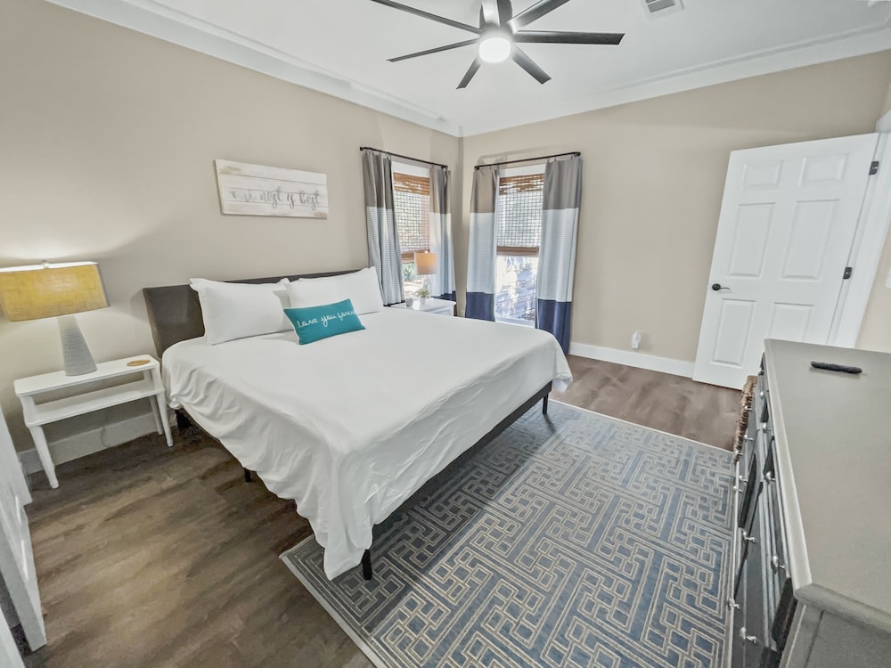 Pinewood Cottage 2 Bedroom Home by RedAwning view 2
