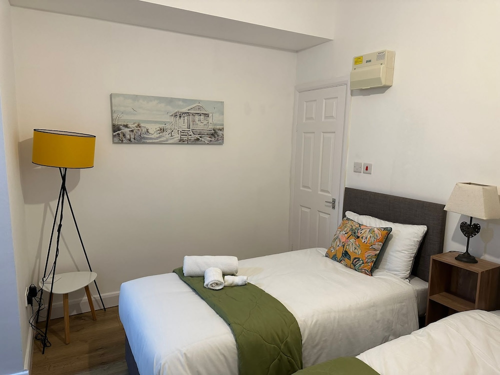 Delightful Delta-studio Apt,walk-2leeds City,wifi view 5