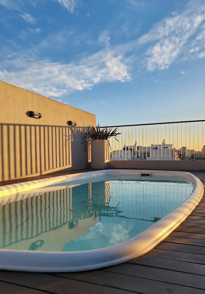 Alberti 360 Charming City Center Apartment With Shared Pool