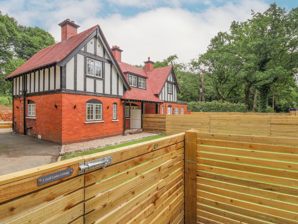 1 Golf Links Cottages
