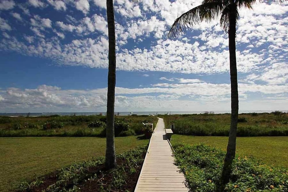 Sandalfoot Beachfront Condominium, photo 22