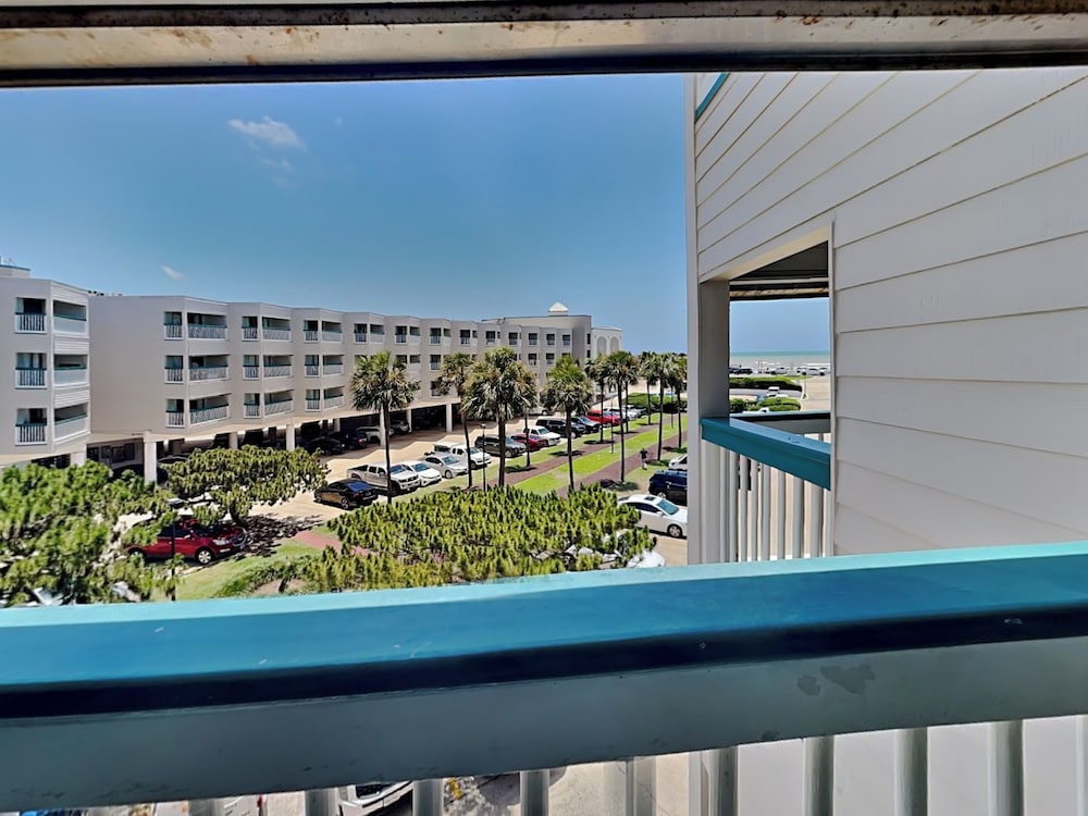 Daybreak at the Beach by Ryson Vacation Rentals