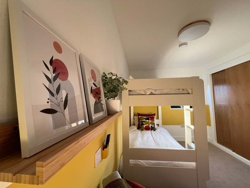 Luxury Lakeside Retreat With Hot Tub Games Room Watersports Sleeps 14