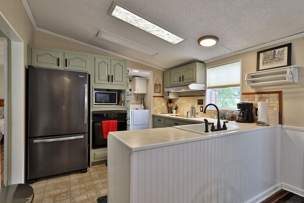 Lake Bomoseen Bungalow 3 Bedroom Home view 3