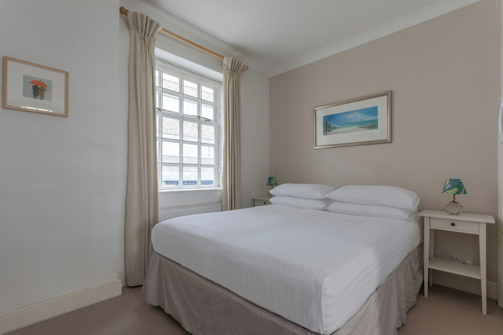 Bathurst Mews III by Onefinestay