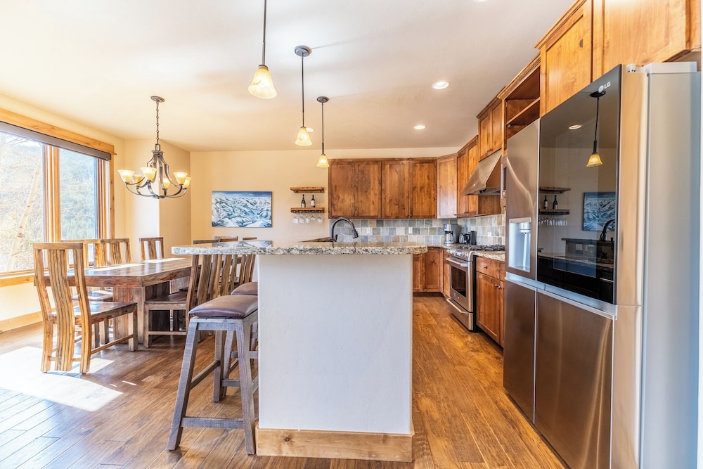 223 Caravelle Drive