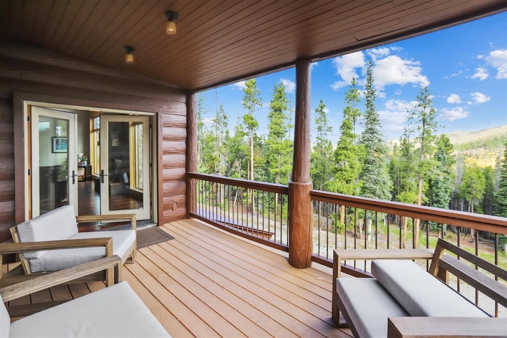 Luxury 5 Bedroom Pet-friendly Home in Breckenridge - 2 Miles to Main Street