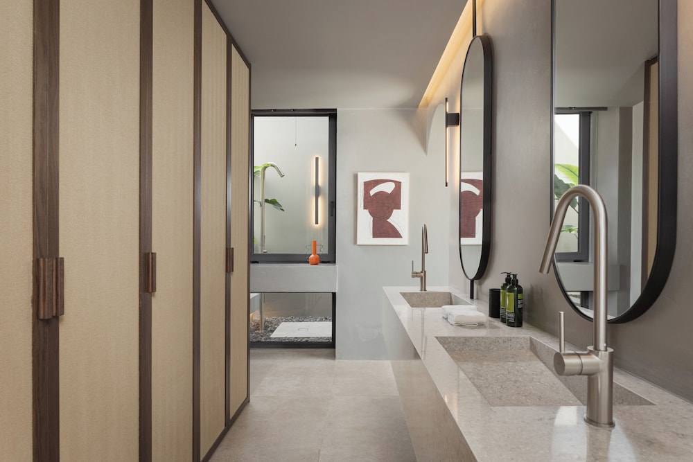 Neromai Cave Luxury Villas