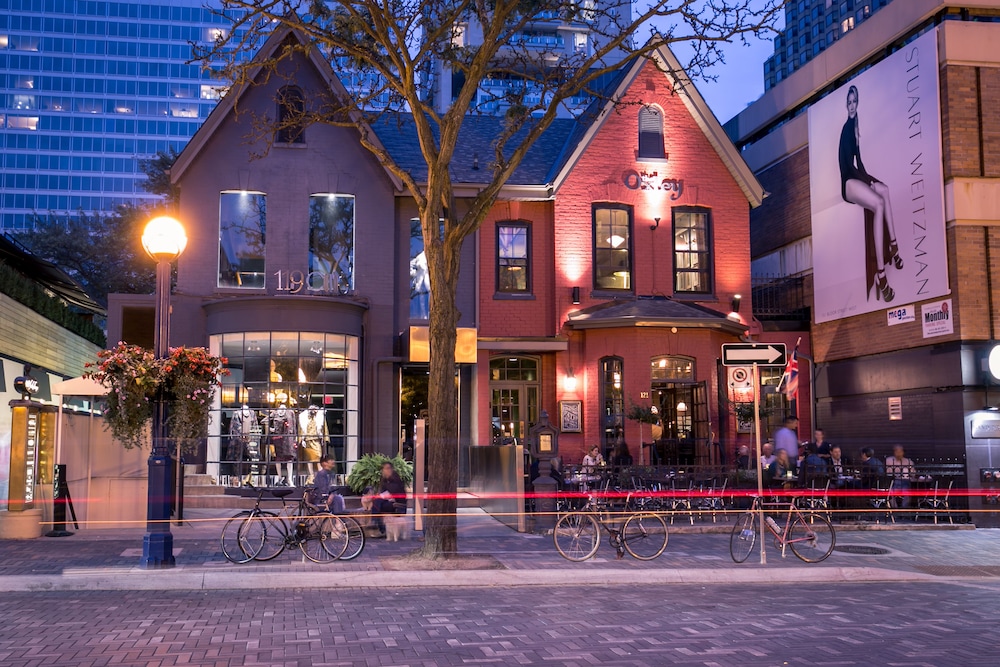 Amazing Royal Suites Yorkville - Image 5