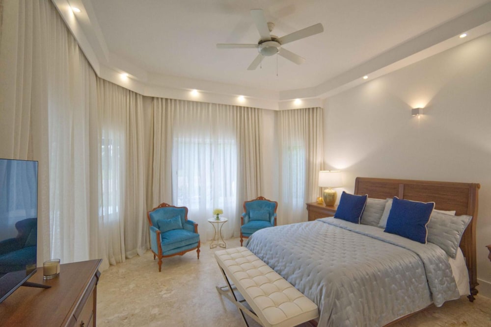 Luxury 6bdr Villa at Tortuga Bay Near Beach Golf