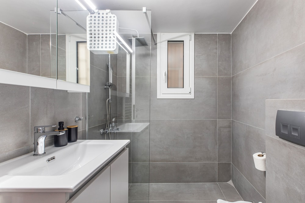 Selesta - 2 Bedroom Apartment in Athens