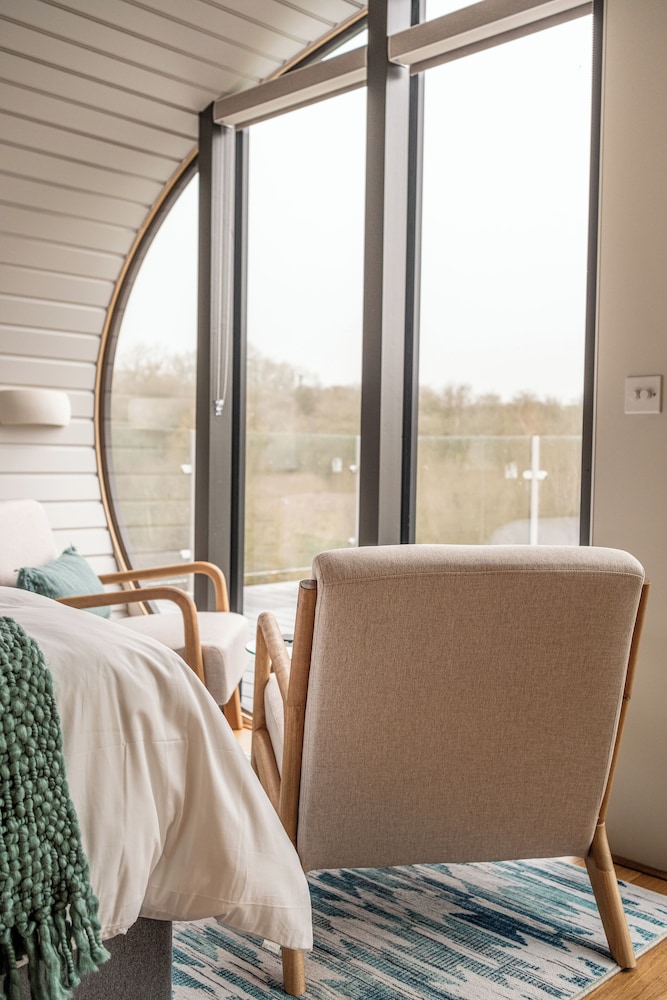 Sustainable Pod on Old Chalford Farm