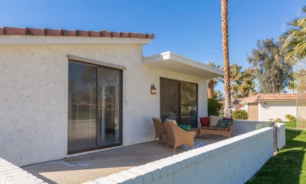Stylish Condo With Golf Course Views