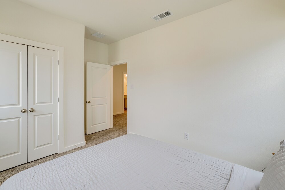 Family-friendly Home w/ Yard in Hockley!