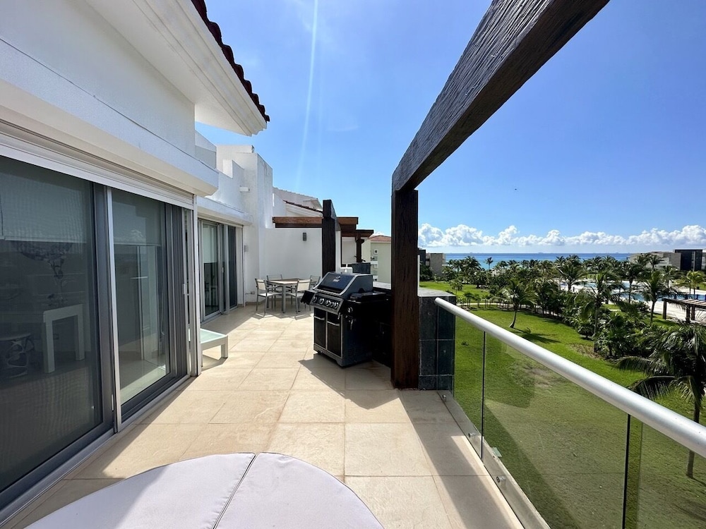 Mareazul view 4