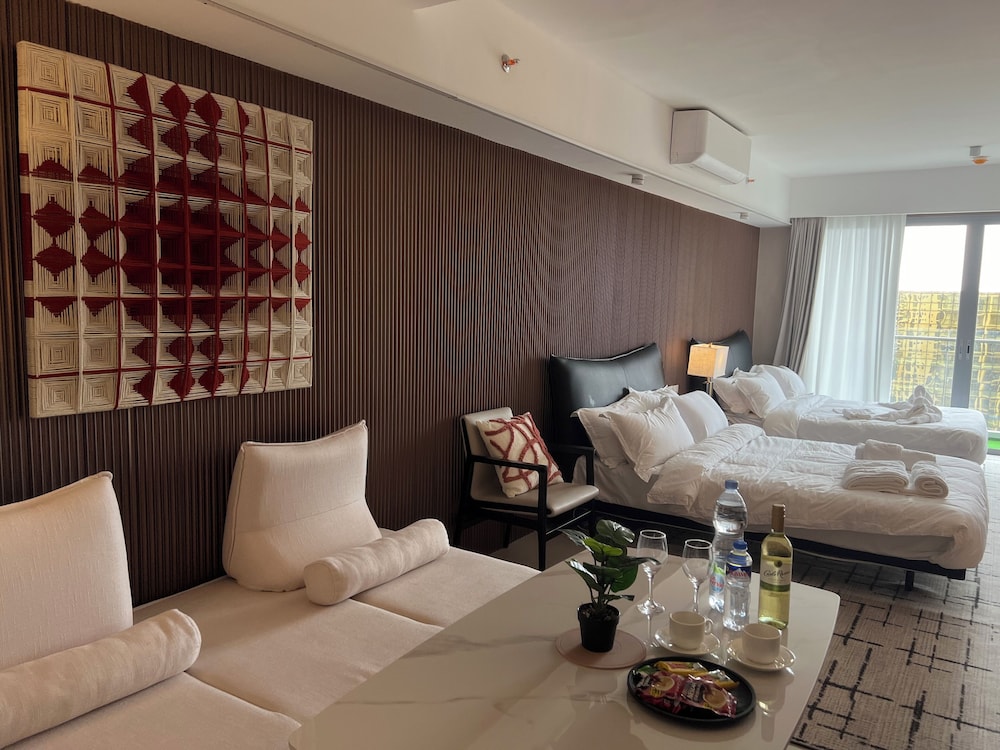 Luxurious European Style Penthouse Modern Apart ment Cross City of Dreams OKADA SOLAIRE MOA Airport