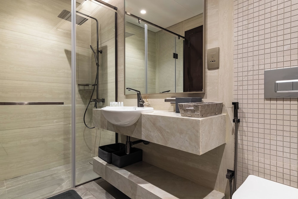 SIMPLY COMFORT Skyline Apts at Nobles Tower with Luxury Burj View