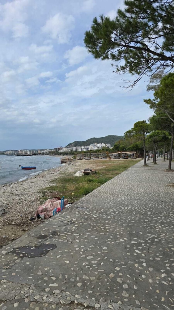 Tirent Apartment - Your Beach Home in Vlorë