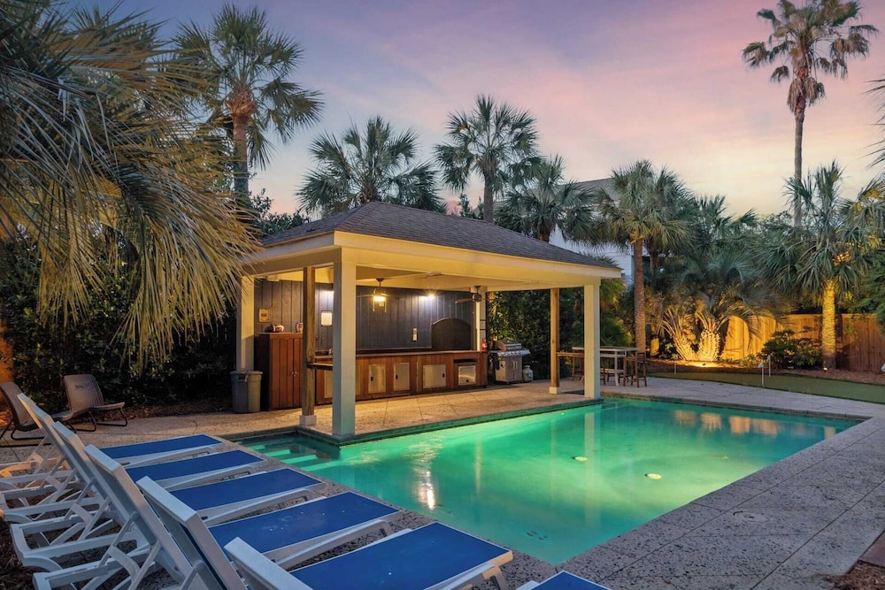 Private Pool, Putting Green & Steps to Isle of Palms Beach Paradise on Palm