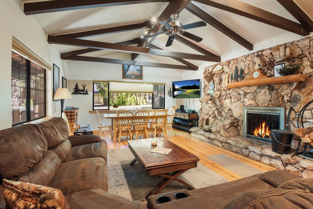 Elm Street Getaway Sleeps 8!