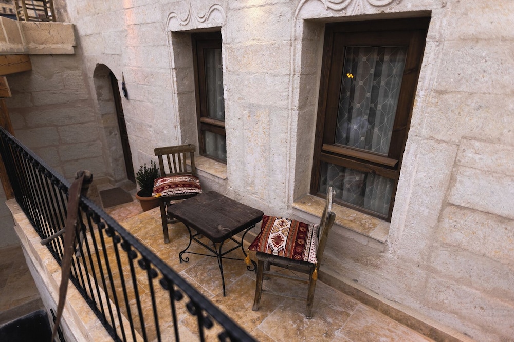 Memory Cave House