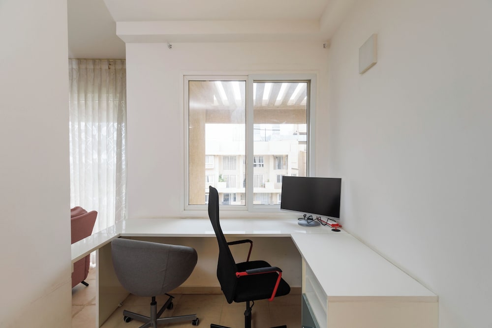 Skyline Haven by Red Olive4bhk30mins Airport