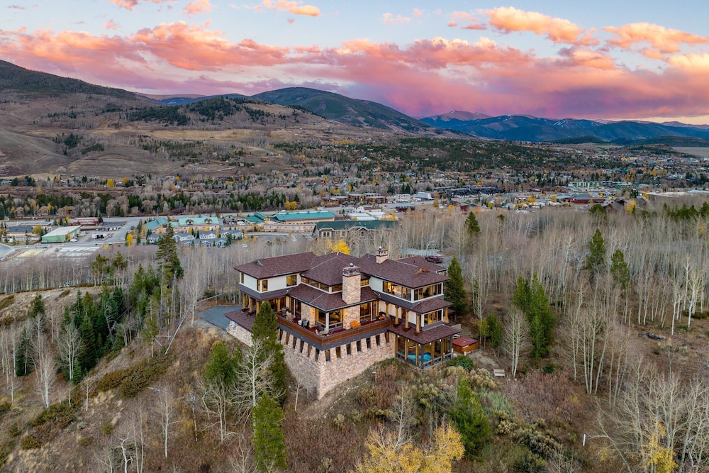 Summit County Vacations - Topaz Estate by Avantstay Luxe Home, Pool View - Property Image 44